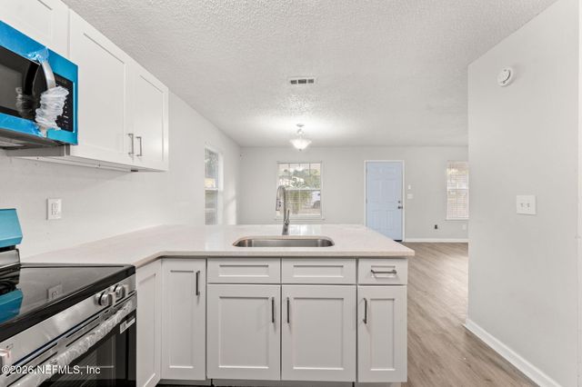 1543 BROOK FOREST Drive, Jacksonville, FL 32208