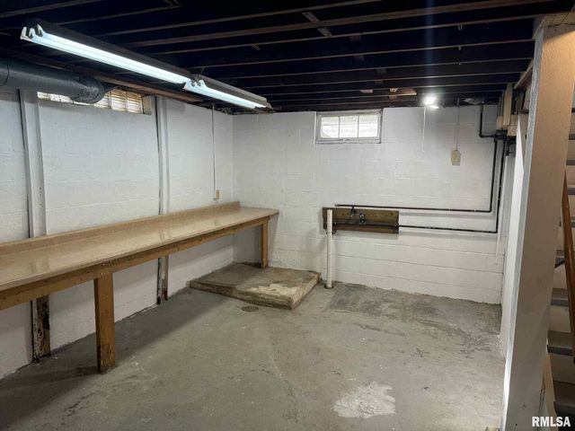 3 Suburban, Milan, IL 61264