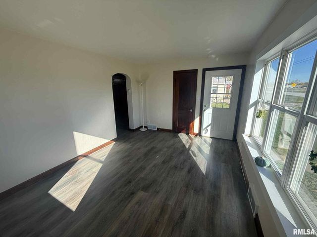 3 Suburban, Milan, IL 61264