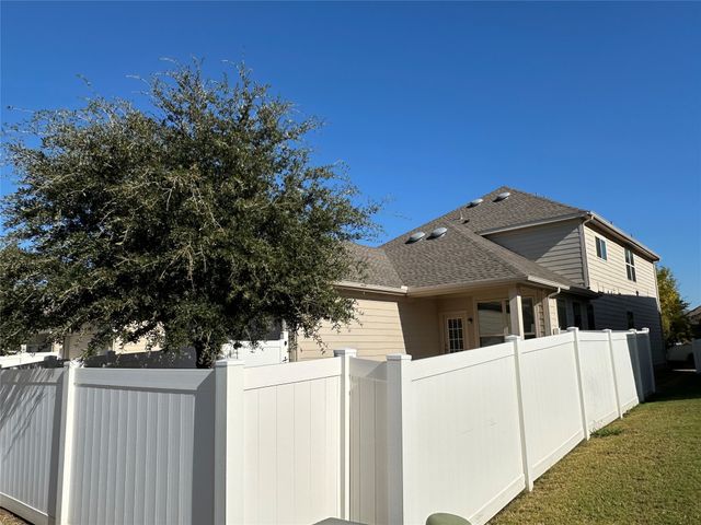 725 Hartsfield, Aubrey, TX 76227