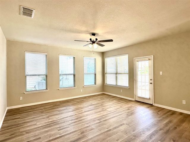 725 Hartsfield, Aubrey, TX 76227