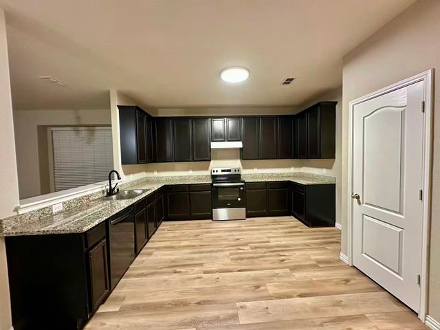 725 Hartsfield, Aubrey, TX 76227