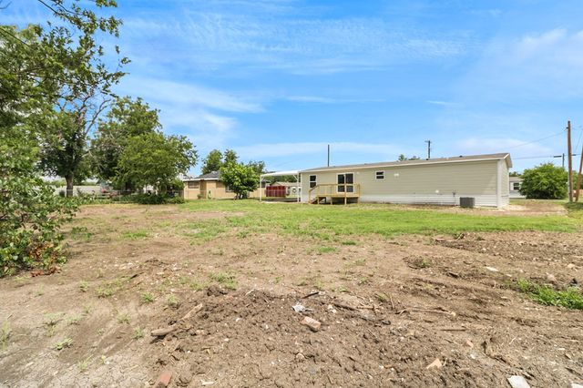 707 W 8th St, Coleman, TX 76834