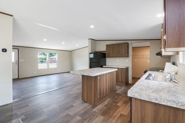 707 W 8th St, Coleman, TX 76834