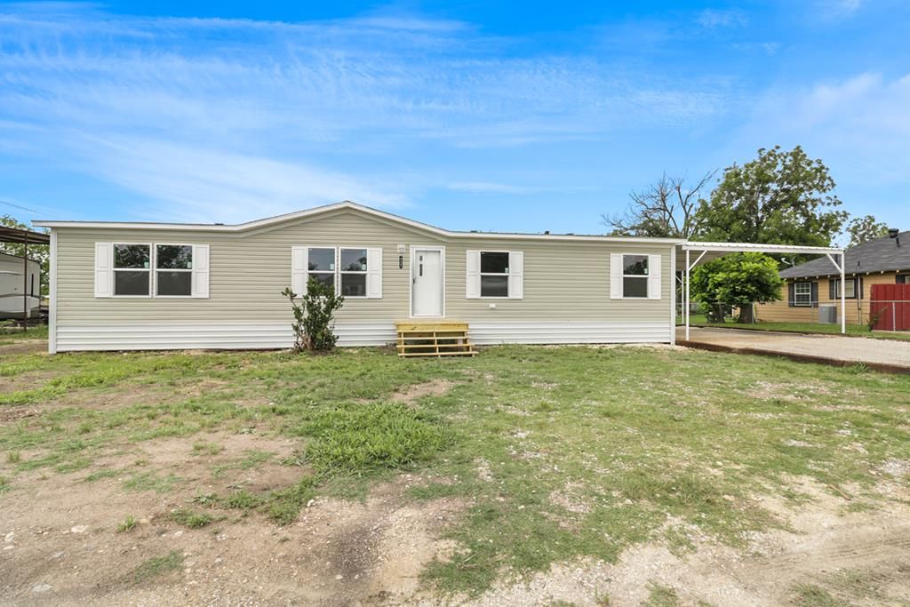 707 W 8th St, Coleman, TX 76834