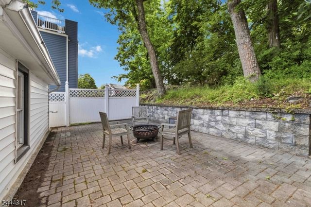 32 Schwarz Blvd, Jefferson Twp., NJ 07849