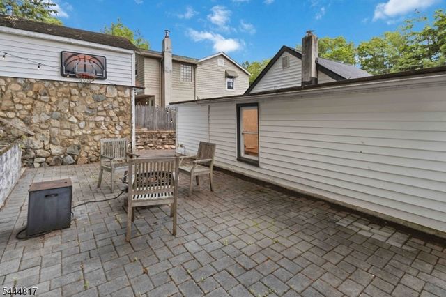 32 Schwarz Blvd, Jefferson Twp., NJ 07849