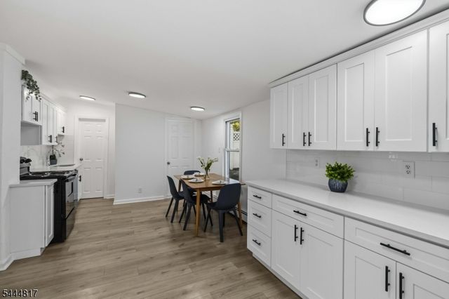 32 Schwarz Blvd, Jefferson Twp., NJ 07849