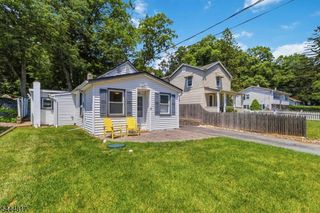 32 Schwarz Blvd, Jefferson Twp., NJ 07849