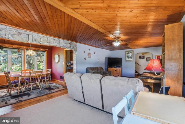 536 FAIRVIEW RD, Mount Joy, PA 17552