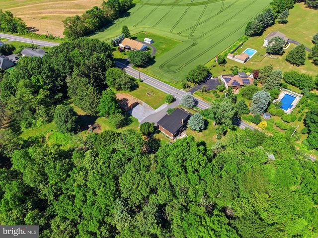 536 FAIRVIEW RD, Mount Joy, PA 17552