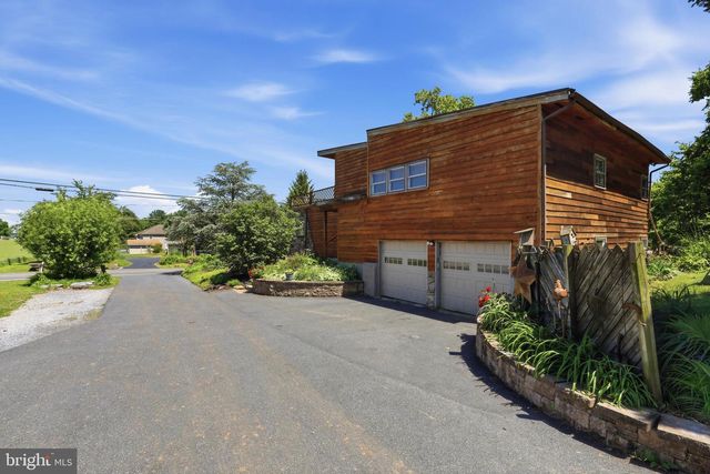 536 FAIRVIEW RD, Mount Joy, PA 17552