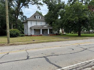 906 E Houston Avenue, Crockett, TX 75835