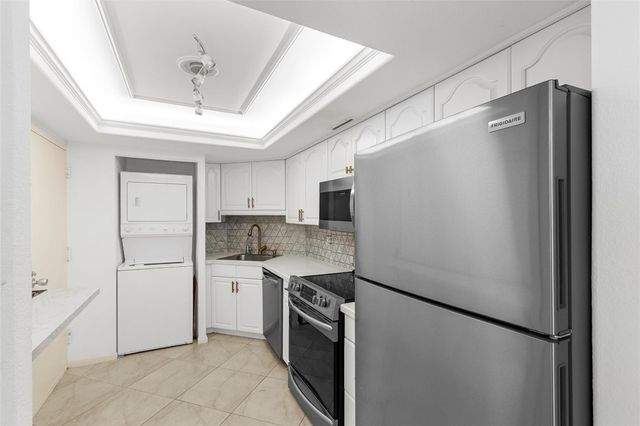 2400 Presidential Way 1502, West Palm Beach, FL 33401