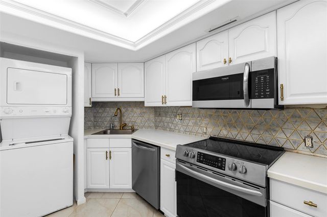 2400 Presidential Way 1502, West Palm Beach, FL 33401