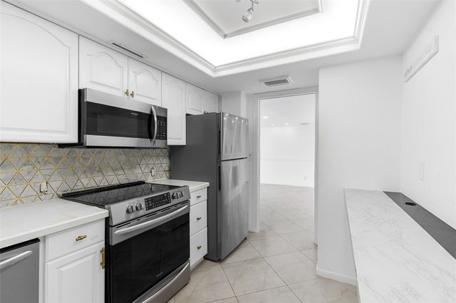 2400 Presidential Way 1502, West Palm Beach, FL 33401