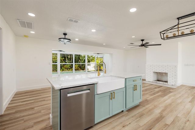3960 13TH WAY NE, St Petersburg, FL 33703