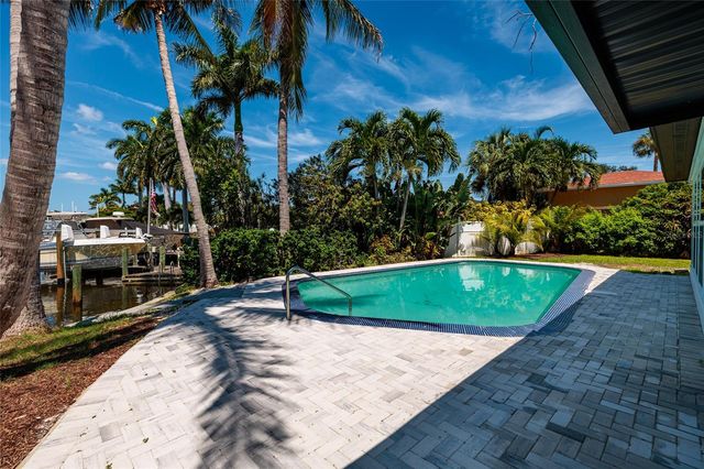 3960 13TH WAY NE, St Petersburg, FL 33703
