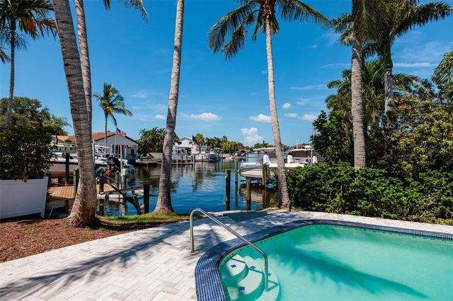 3960 13TH WAY NE, St Petersburg, FL 33703