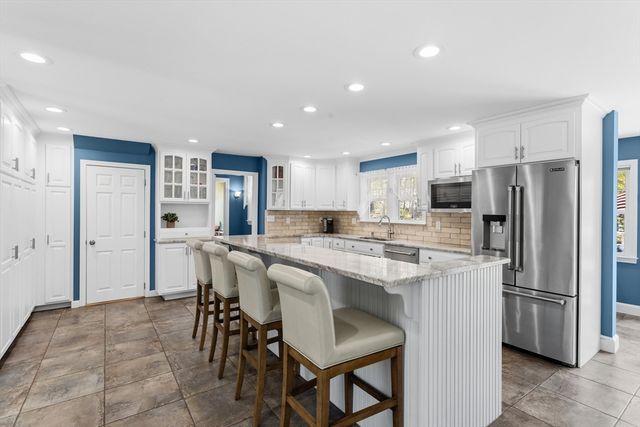 11 Highland Ave, Groveland, MA 01834