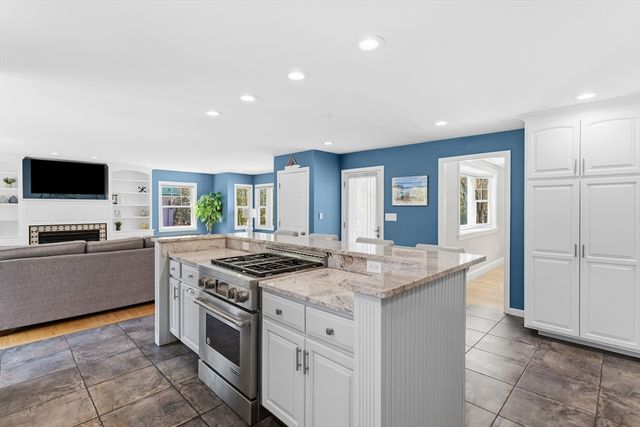 11 Highland Ave, Groveland, MA 01834