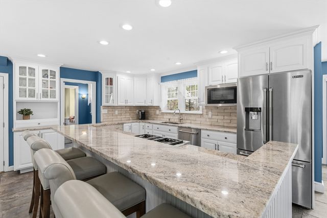 11 Highland Ave, Groveland, MA 01834
