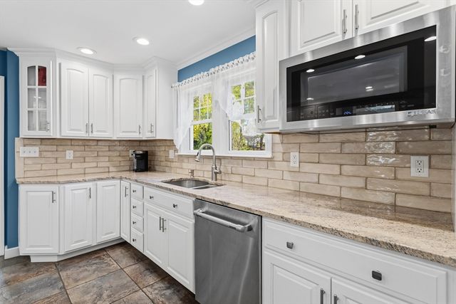 11 Highland Ave, Groveland, MA 01834