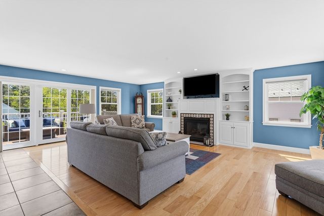 11 Highland Ave, Groveland, MA 01834