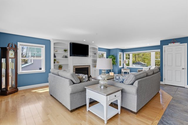 11 Highland Ave, Groveland, MA 01834
