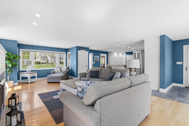 11 Highland Ave, Groveland, MA 01834