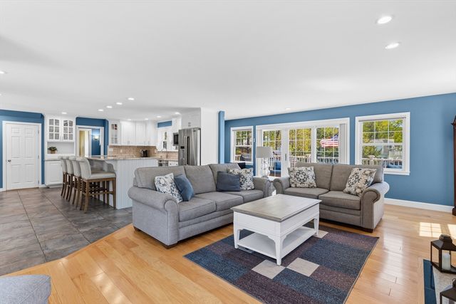 11 Highland Ave, Groveland, MA 01834