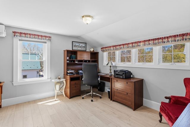 11 Highland Ave, Groveland, MA 01834
