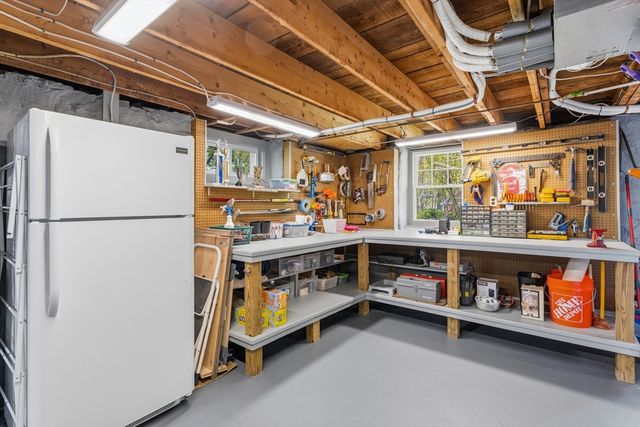 11 Highland Ave, Groveland, MA 01834