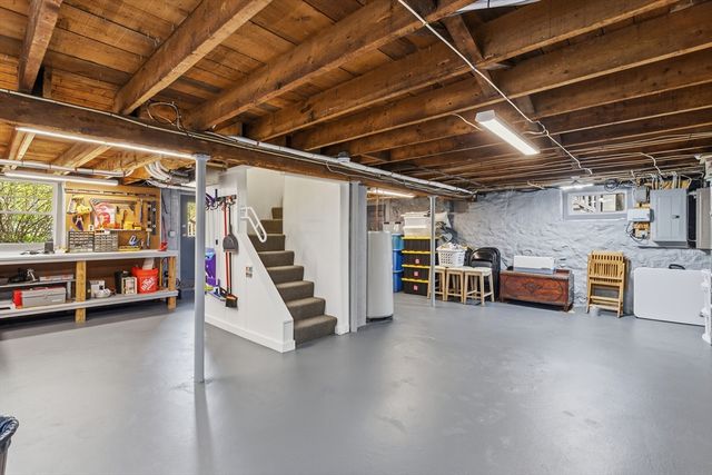 11 Highland Ave, Groveland, MA 01834