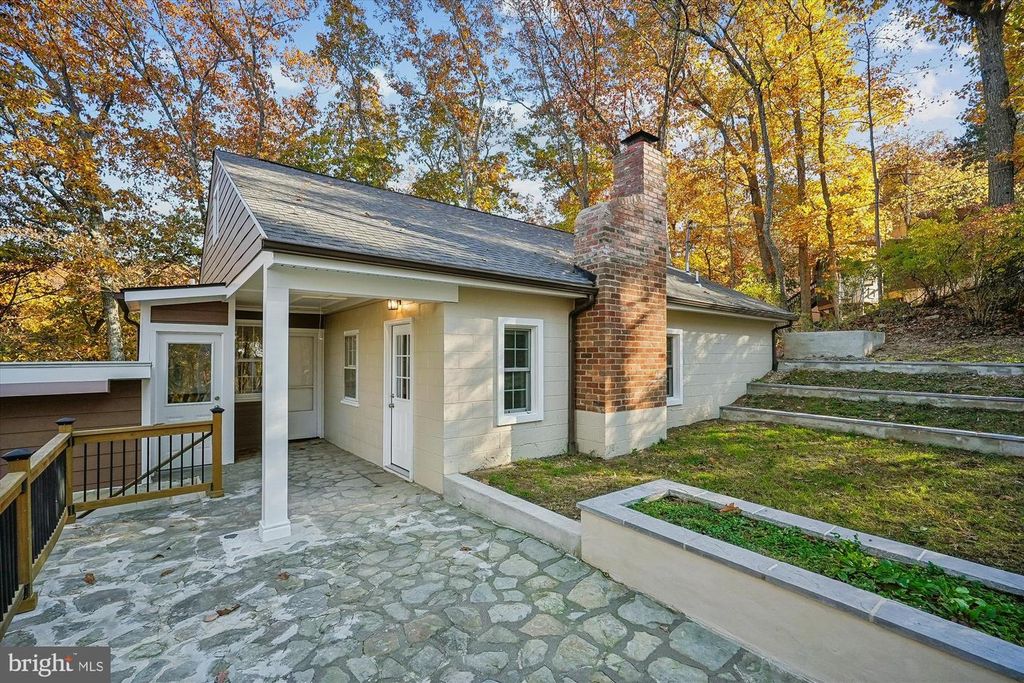 598 TIMBER LN, Bluemont, VA 20135