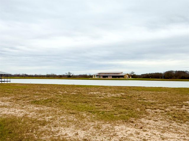 113 River Lake LN, Martindale, TX 78108