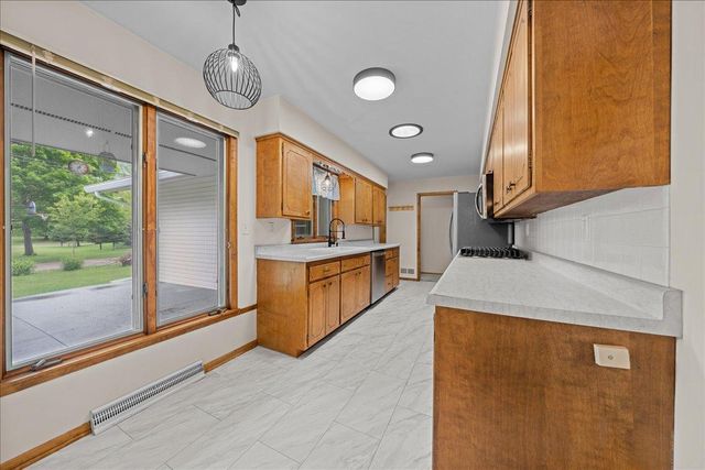 822 Dellwood Street S, Cambridge, MN 55008