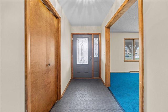 822 Dellwood Street S, Cambridge, MN 55008