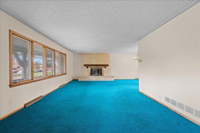 822 Dellwood Street S, Cambridge, MN 55008