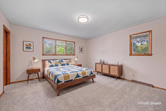822 Dellwood Street S, Cambridge, MN 55008