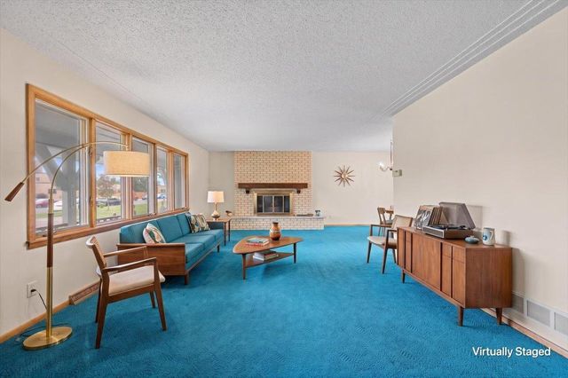 822 Dellwood Street S, Cambridge, MN 55008