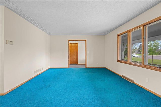 822 Dellwood Street S, Cambridge, MN 55008