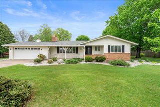 822 Dellwood Street S, Cambridge, MN 55008