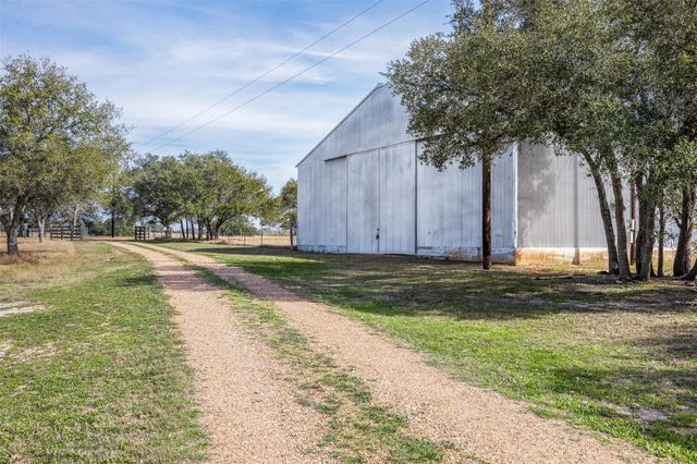 5535 Mach Rd, La Grange, TX 78945