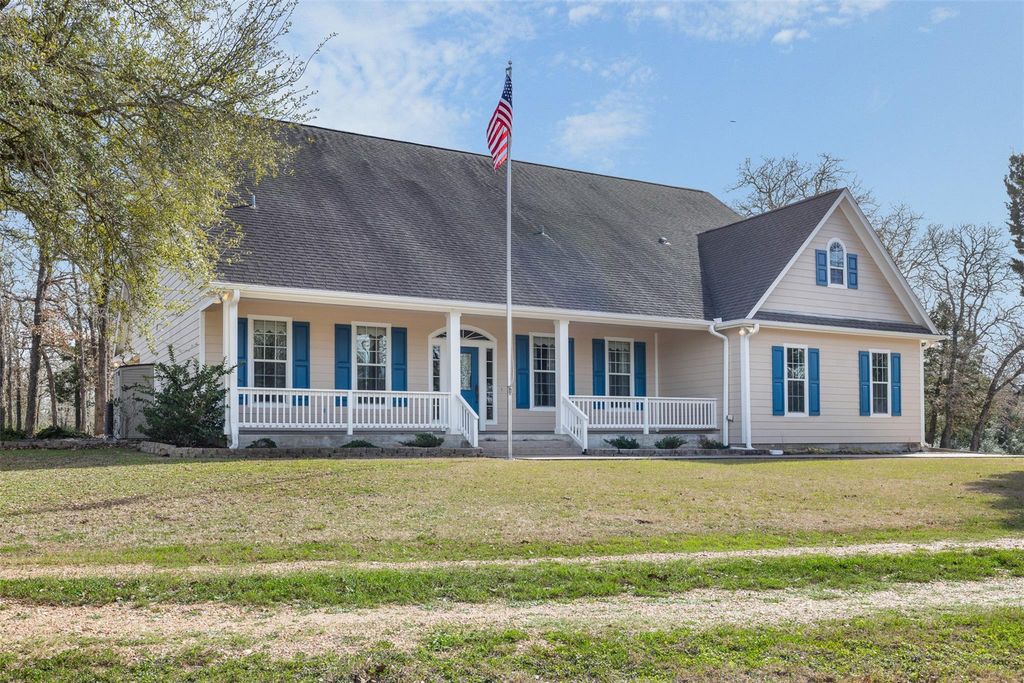 5535 Mach Rd, La Grange, TX 78945