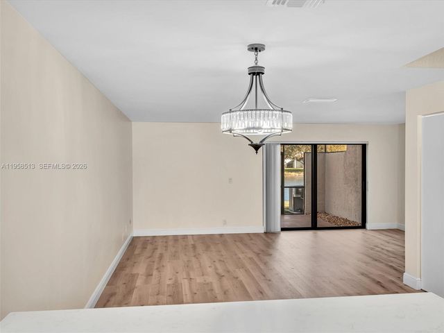 1193 NW 98th Ter 134, Pembroke Pines, FL 33024