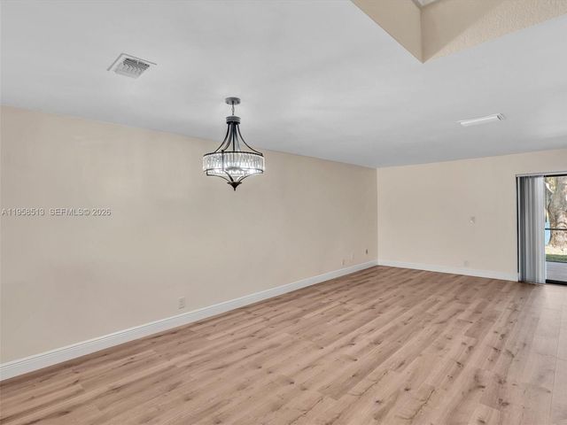 1193 NW 98th Ter 134, Pembroke Pines, FL 33024