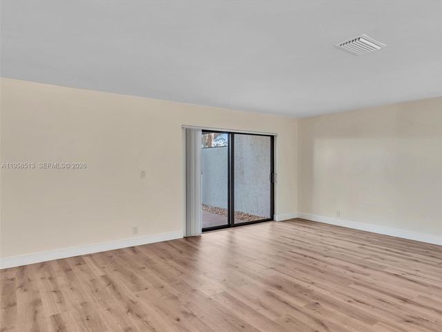 1193 NW 98th Ter 134, Pembroke Pines, FL 33024