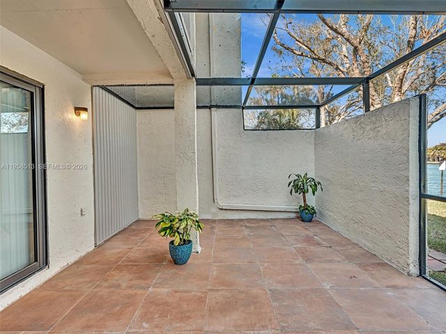 1193 NW 98th Ter 134, Pembroke Pines, FL 33024