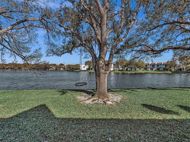 1193 NW 98th Ter 134, Pembroke Pines, FL 33024